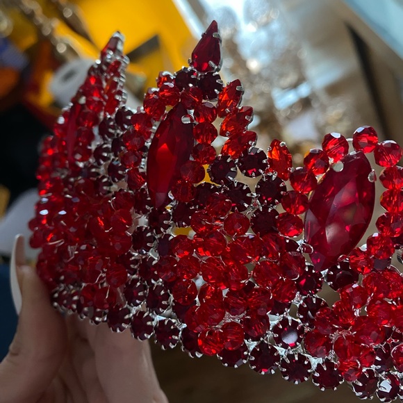 Red Quince Crown - Picture 4 of 4